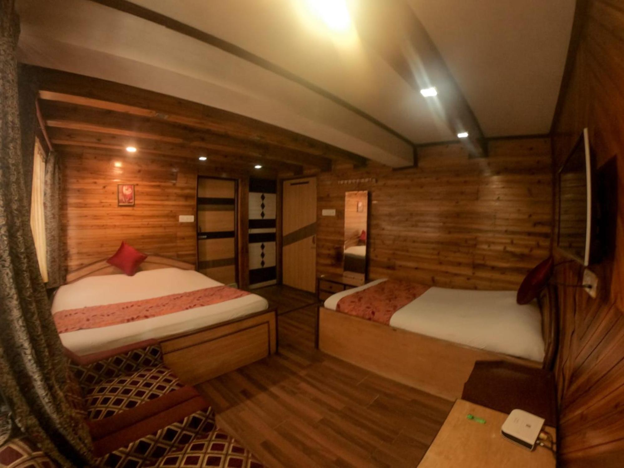 Grg Broadway Mall Road Darjeeling By Royal Collection Hotel Exterior photo